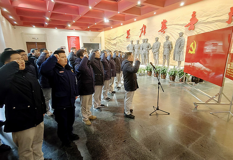 尊时凯龙Z6组织新党员入党宣誓仪式